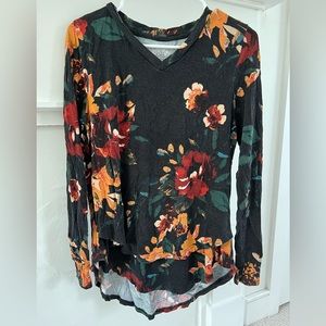 Latched Mama long sleeve nursing tee floral print, size small, play condition